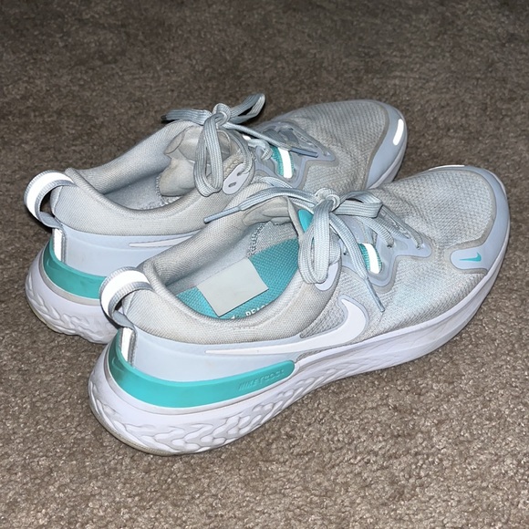 Worn Nike react sneakers women’s size 9 - Picture 4 of 6